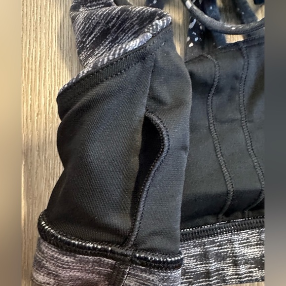 Lululemon sz 2 strappy sports bra. Gray. Excellent condition! - Picture 4 of 5